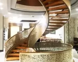 پله فلزی بلند طرح دار
